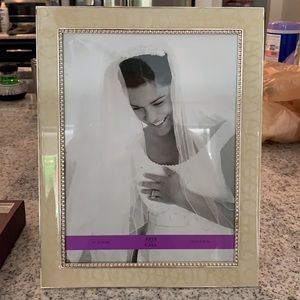 Arte de Casa crystal picture frame.